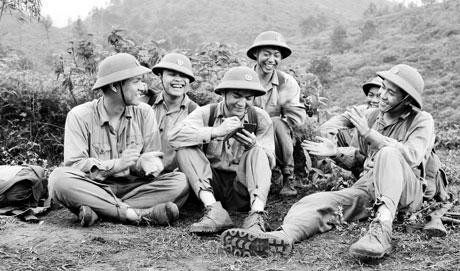 Cảnh trong phim Mùi cỏ cháy.