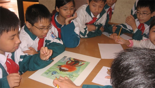 Một trong những buổi sinh hoạt của "Chuyến tàu kể chuyện". (Ảnh: nxbkimdong)