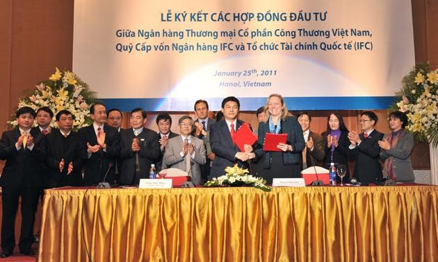 Lễ ký kết các hợp đồng đầu tư giữa VietinBank và Quỹ cấp vốn Ngân hàng IFC và Tổ chức Tài chính quốc tế (IFC).