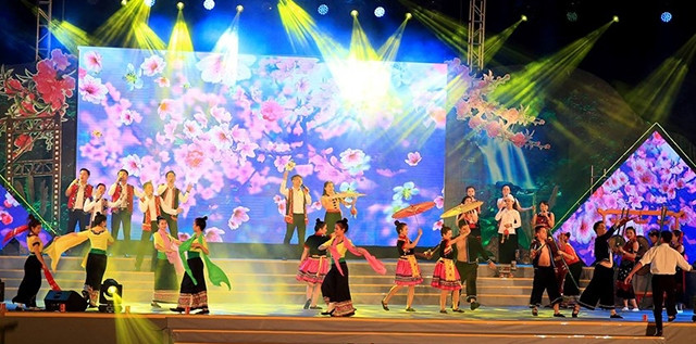 Sôi động và đặc sắc “Đêm hội sắc xuân miền Tây Nghệ An” năm 2019 