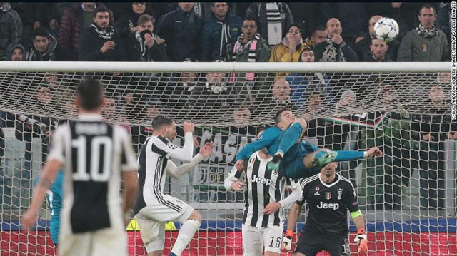 Ronaldo ghi bàn vào lưới Juventus ở trận tứ kết Champions League mùa giải vừa qua.