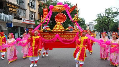 Lễ vật của bà con nhân dân phường Hàng Bạc.