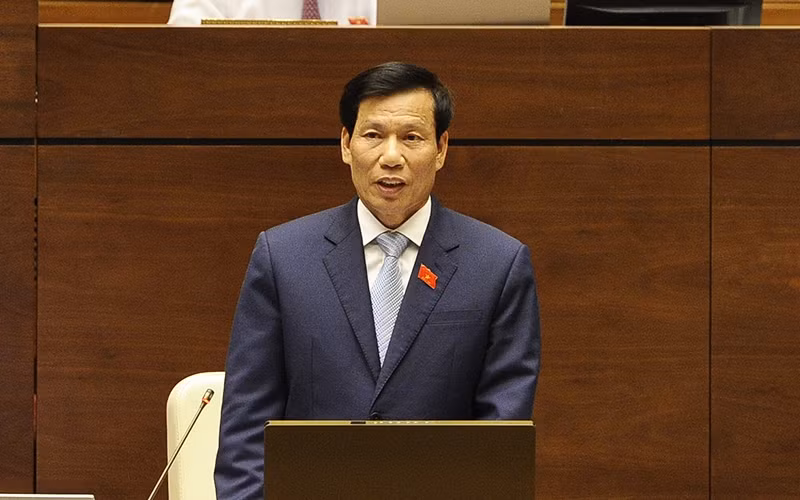 Bộ trưởng Văn hóa, Thể thao và Du lịch Nguyễn Ngọc Thiện bắt đầu trả lời chất vấn.