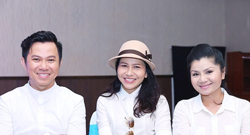 Thụy Mười (giữa) và hai bạn diễn.