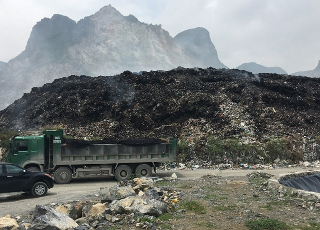 Bãi rác gây ô nhiễm môi trường tại thôn Đồng Ao, xã Thanh Thủy, huyện Thanh Liêm (Hà Nam).