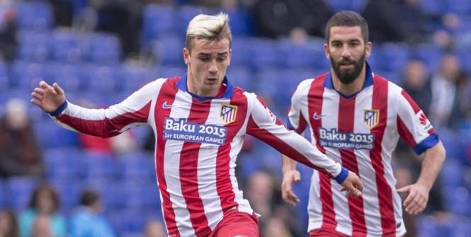 Tiền vệ phòng ngự Antoine Griezmann trong màu áo câu lạc bộ Atletico Madrid (bên trái). (Ảnh: l'Equipe).