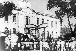 Những ngày Tháng Tám sục sôi
ở Hà Nội.