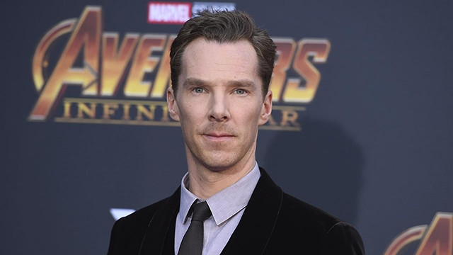 Benedict Cumberbatch ra tay nghĩa hiệp
