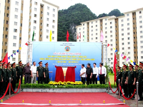 Ðại diện Tổng Công ty Ðông Bắc tại Lễ khánh thành khu nhà ở cho cán bộ, công nhân viên.