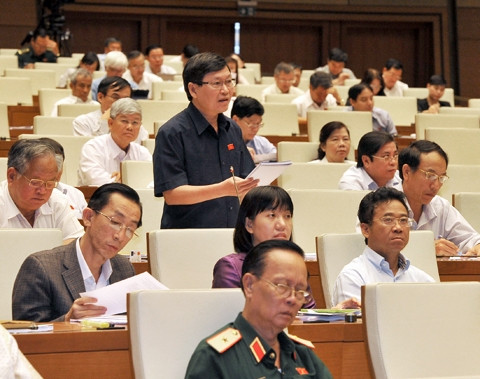 Đại biểu QH tỉnh Kon Tum phát biểu ý kiến tại Hội trường. Ảnh: ANH TUẤN
