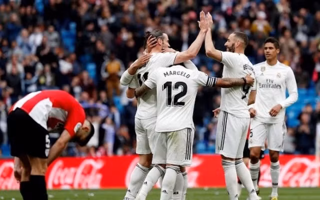 Real trở lại với chiến thắng ở vòng 33 sau khi đánh bại Bilbao 3-0 nhờ cú hat-trick của Benzema. (Ảnh: Reuters)