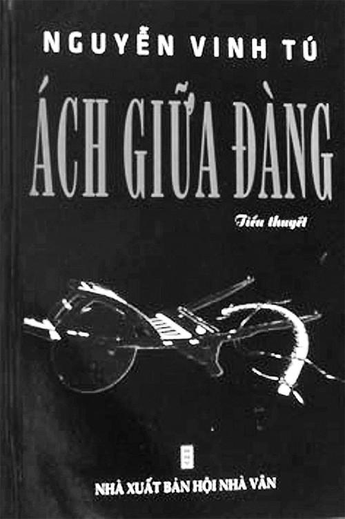 Ách giữa đàng cuộc vật lộn giữa cái cũ và cái mới