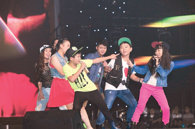 Màn trình diễn của các thí sinh tại cuộc thi Giọng hát Việt nhí. Ảnh: LÝ VÕ PHÚ HƯNG