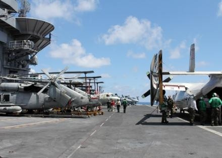 Trên tàu sân bay USS George Washington (ảnh: internet)