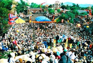 Quang cảnh hội đồ giàn