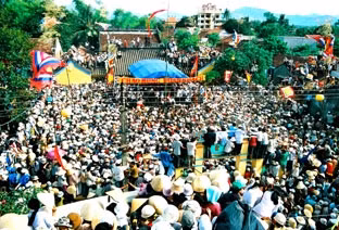 Quang cảnh hội đồ giàn