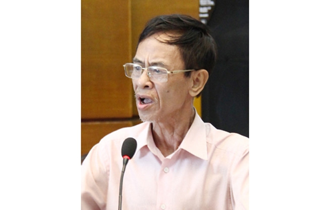 Nhà thơ Hoàng Nhuận Cầm tại buổi tọa đàm "Tổ quốc mãi gọi tên".