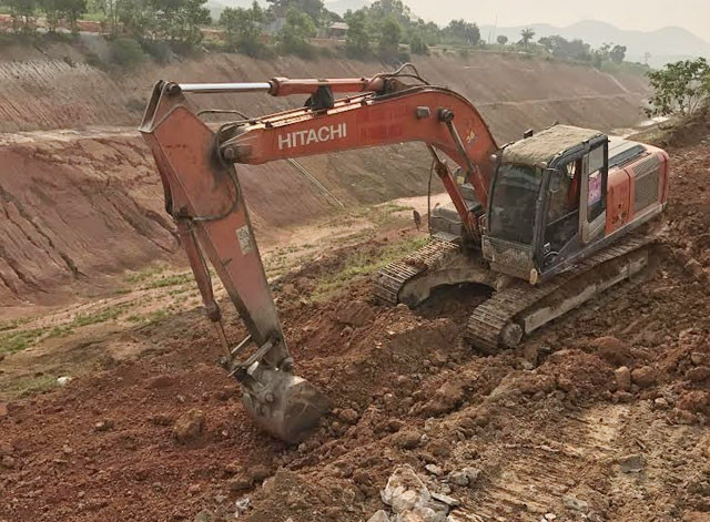 Sửa chữa sạt lở mái trên kênh tiêu Châu Bình.