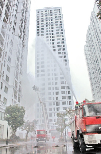 Diễn tập phương án chữa cháy tại Khu đô thị Times City (Hà Nội).