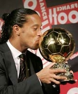 Ronaldinho đoạt Quả bóng vàng châu Âu 2005
