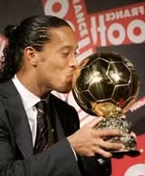 Ronaldinho đoạt Quả bóng vàng châu Âu 2005