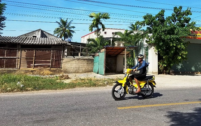 Nhiều ngôi nhà ở phường Đồng Sơn, TP Đồng Hới (Quảng Bình) không xây mới được do vướng hành lang đường Hồ Chí Minh.