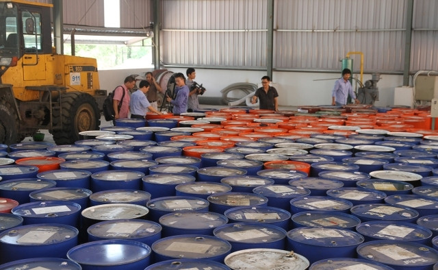 Số thùng phuy được lưu giữ để xử lý tại Công ty Phú Hà.