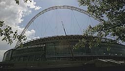 Vé xem trận đầu tiên trên sân mới Wembley đã bán sạch