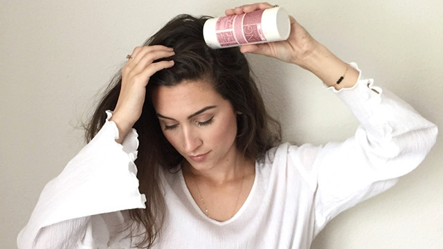 Tiện lợi với dầu gội khô