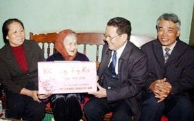 Chủ tịch nước Trần Đức Lương thăm và chúc Tết tại Hải Phòng và Hải Dương