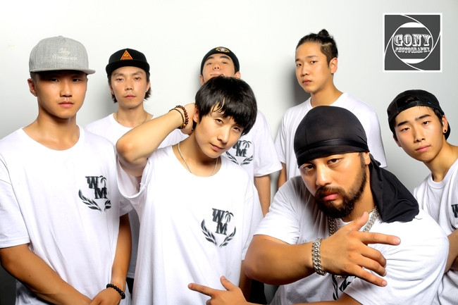 Nhóm nhảy Wild Monkeys.