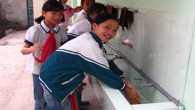 Rửa tay với xà phòng, thói quen vệ sinh đơn giản nhưng hiệu quả.