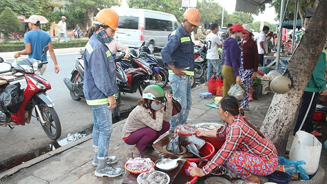 Chợ chiều Điện Dương.