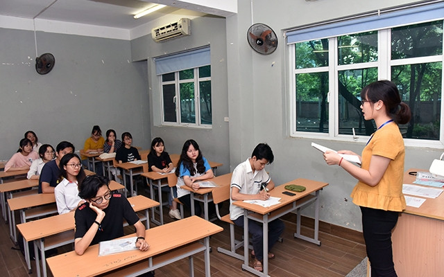 Thí sinh dự kỳ thi THPT quốc gia năm học 2018 - 2019 tại điểm thi Trường Lương Thế Vinh (Hà Nội). Ảnh: MINH HÀ