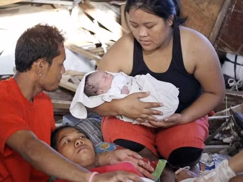 Ban Cầm Bê-a Giô-y chào đời như một phép màu.