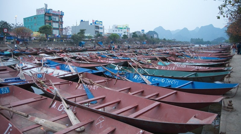 Đò về bến Đục ngày vắng khách.