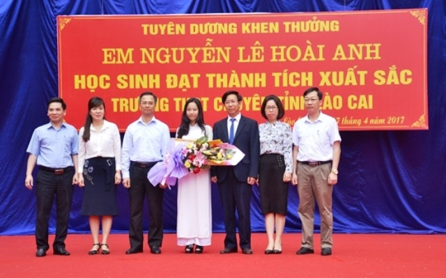 Khen thưởng học sinh Lào Cai giành học bổng toàn phần của Đại học Stanford (Mỹ)