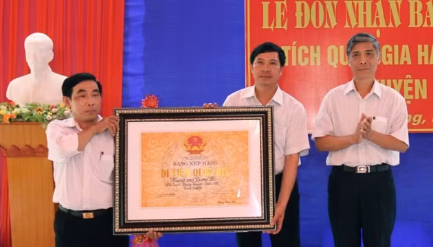 Khu di tích khảo cổ hang mộ Tạng Mè (Sơn La) được công nhận di tích cấp quốc gia.