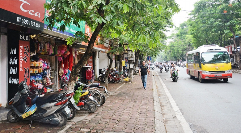 Nhờ những kiến nghị, giám sát của Ban thanh tra nhân dân phường Nghĩa Tân nên tuyến phố Tô Hiệu không còn tình trạnh lấn chiếm vỉa hè, lòng đường làm nơi buôn bán. Ảnh: DUY LINH