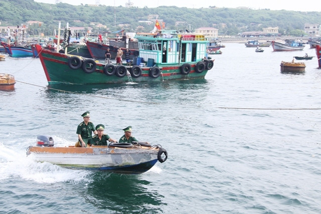 Huyện đảo Bạch Long Vĩ huy động tàu công suất lớn của ngư dân tham gia tìm kiếm máy bay Casa-212 bị nạn