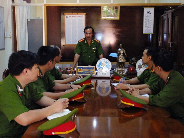 Đại tá Nguyễn Văn Bôn chỉ đạo họp án.