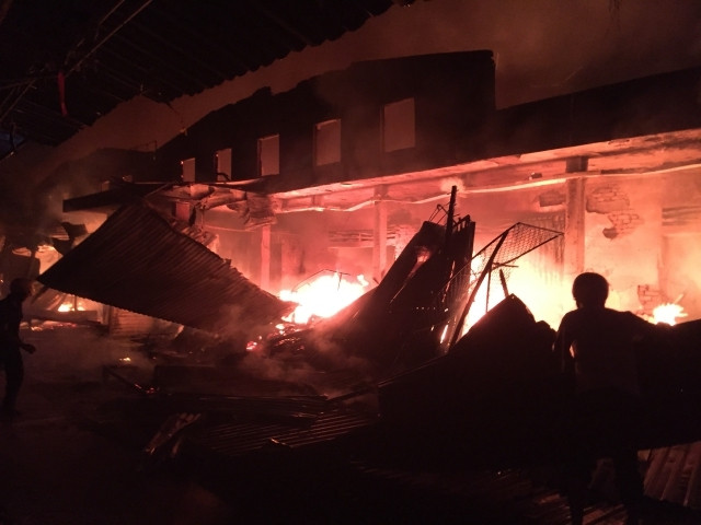 Cháy lớn ở chợ Sơn, huyện Hương Khê (Hà Tĩnh).