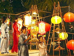 Trò chơi đố đèn - mang đậm nét<br>đặc trưng của văn hóa Hoa.