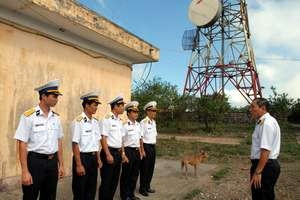 Vượt qua khó khăn, cán bộ, chiến sĩ trạm radar 590 luôn cố gắng hoàn thành nhiệm vụ.