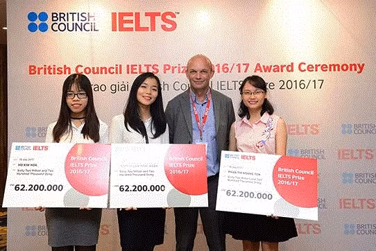 Thí sinh đạt giải thưởng British Council IELTS 2016-2017.