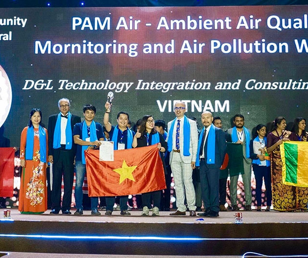 Đoàn Việt Nam nhận bằng khen cho hạng mục học sinh, sinh viên.