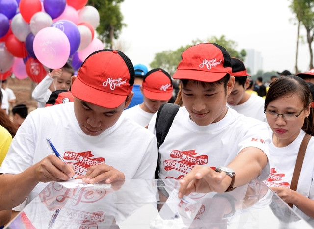 Ngay từ sáng sớm, đã có rất nhiều bạn trẻ đến đăng ký tham gia sự kiện.