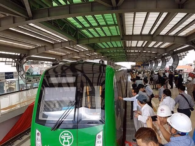 Mở cửa cho người dân vào tham quan nhà ga La Khê (Hà Đông) và đoàn tàu Cát Linh - Hà Đông.