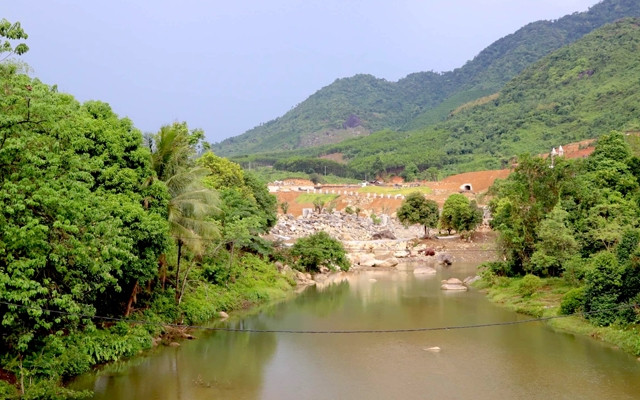 Công ty Cổ phần DHC Suối Đôi tự ý đắp đập ngăn sông Luông.