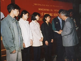 Trao học bổng RVN-Vallet cho các học sinh giỏi phía nam